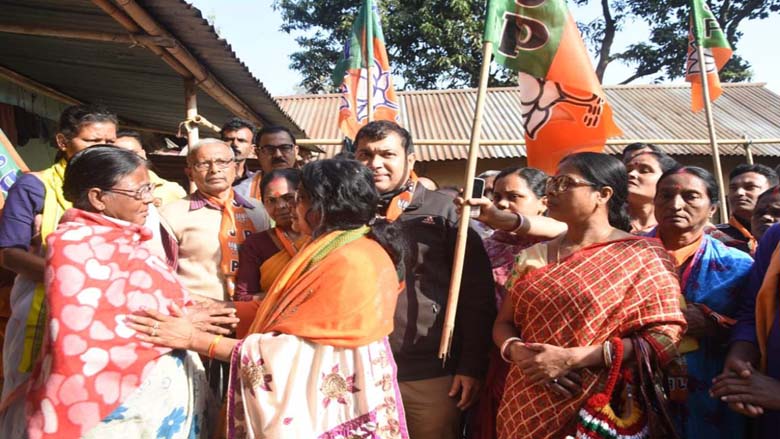 BJPcandidate for 14 Badarghat  assembly constituency Mina Sarkar  held a door to door campaign at Agartala on Fb 02