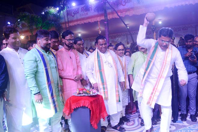 CM Dr Manik Saha Inaugurate Mayer Gomon’ carnival e at Agartala on October 13