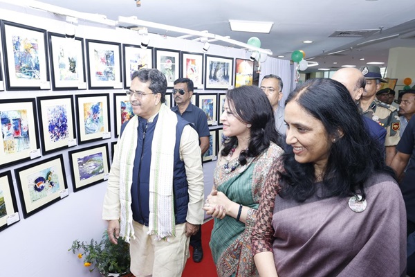 Chief Minister inaugurates painting and handicraft exhibitio...